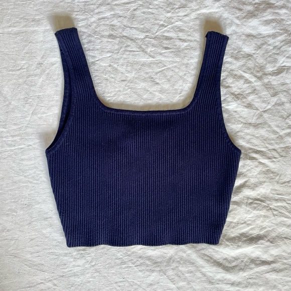 House Of Harlow 1960 | Ribbed Knit Crop Tank Top in Navy | Medium - Picture 2 of 3